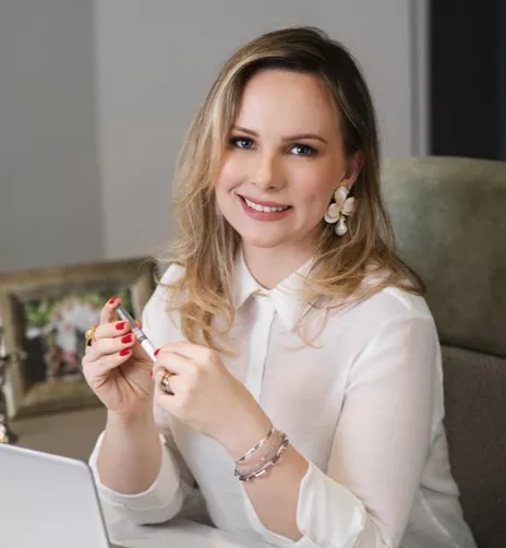 Cristhiane Athayde <br><small> Domínio Marcas e Patentes</small>